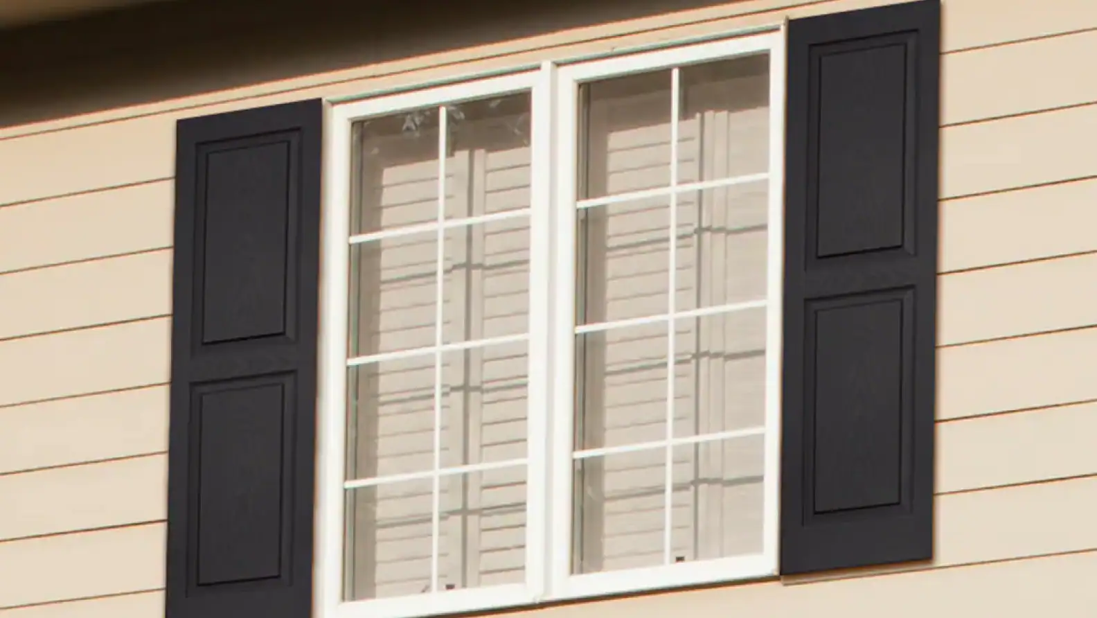 Clean-Outdoor-Shutters